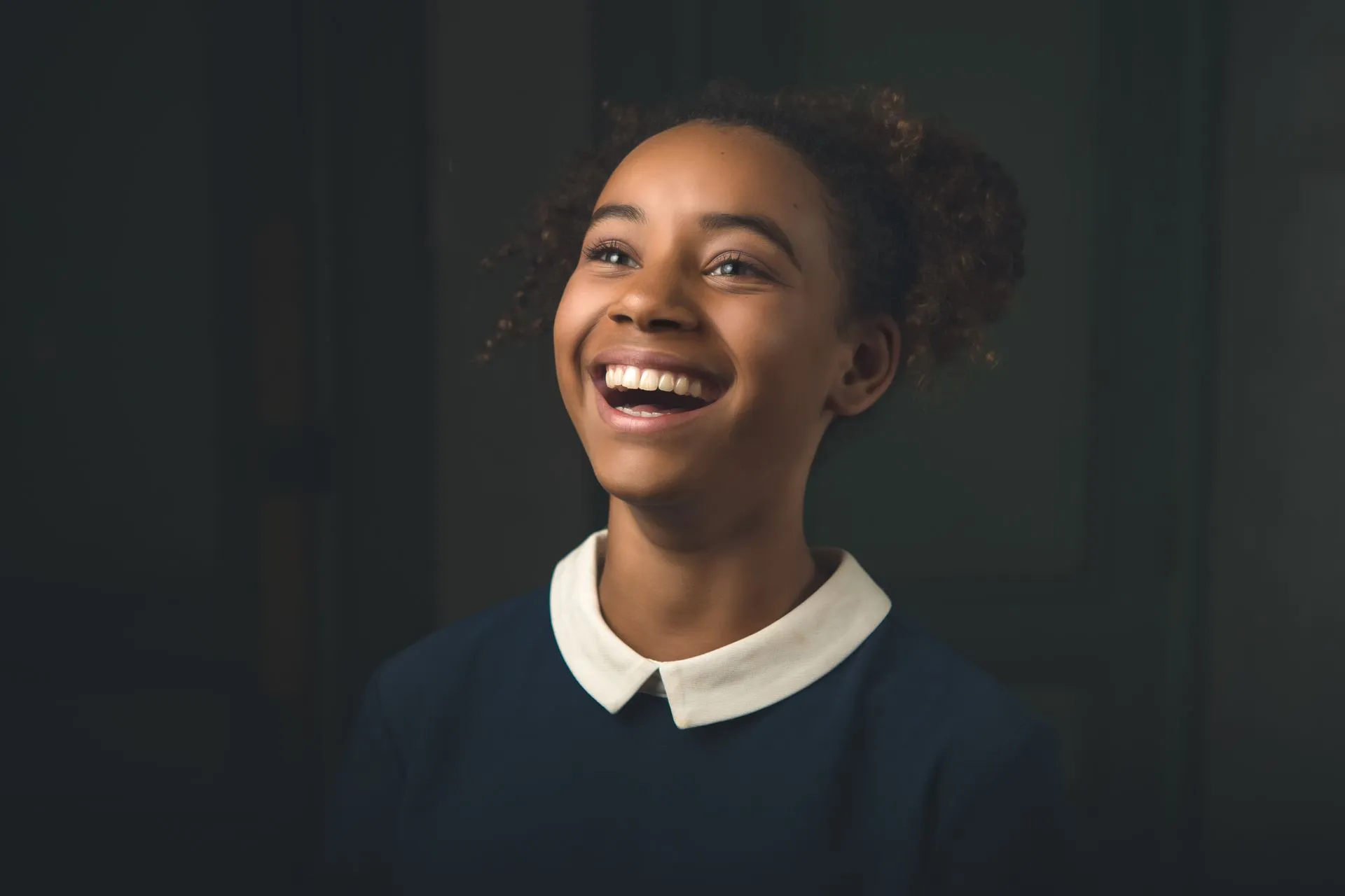 enfance - _VCH2137-Modifier_photographe enfant Montbrison, portrait Fine Art Loire, studio photo enfant Saint-Étienne, photographie artistique Auvergne-Rhône-Alpes, séance photo studio Clermont-Ferrand